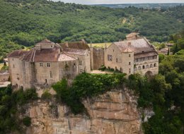 BRUNIQUEL-vue-chateaux-copyright-Jolie-Lueur-copie-scaled