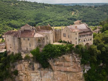 BRUNIQUEL-vue-chateaux-copyright-Jolie-Lueur-copie-scaled